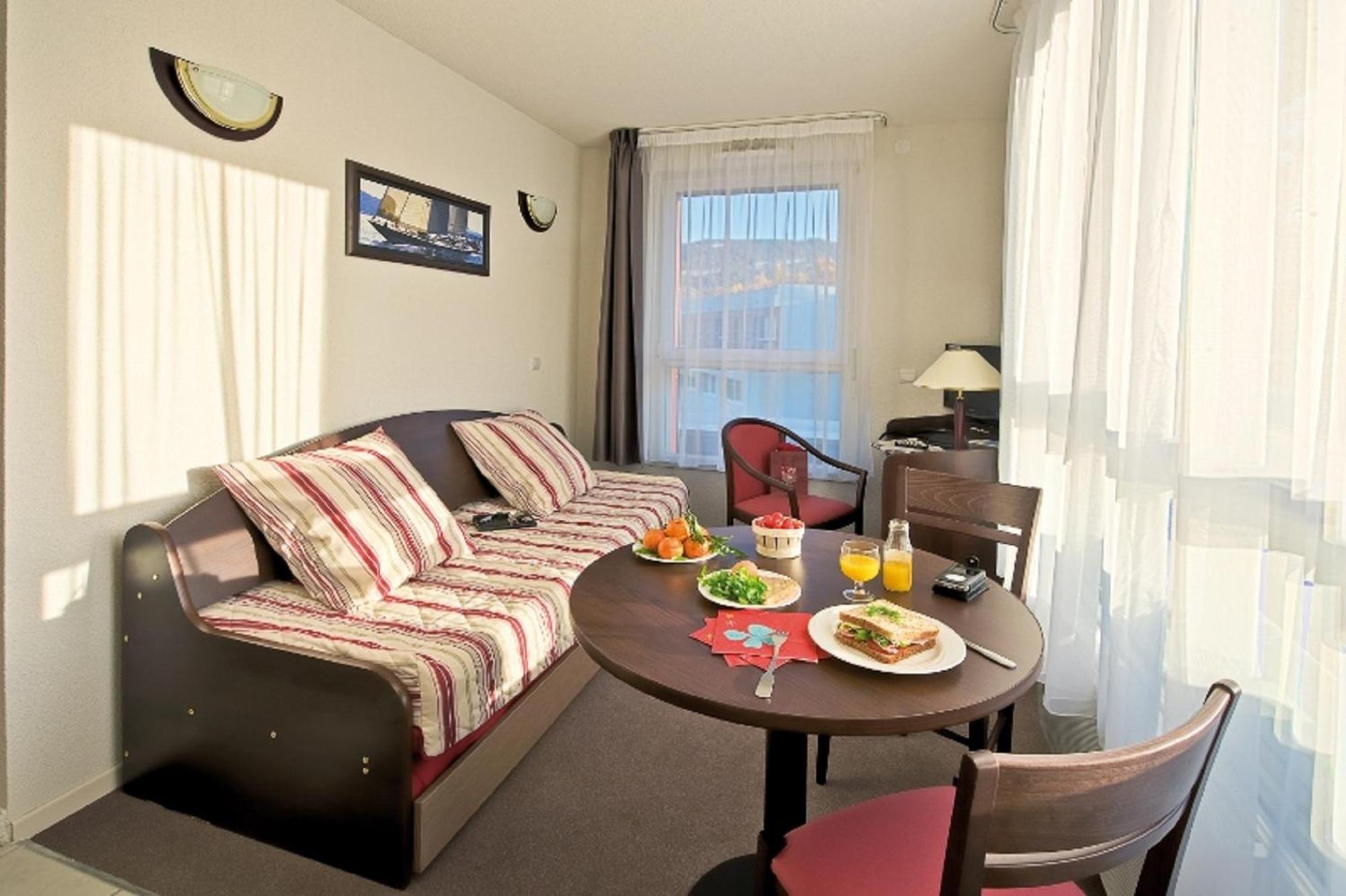 Comfort Aparthotel Les Hauts D'Annecy Buitenkant foto